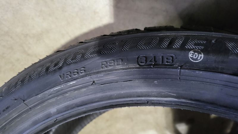 215/40/18 BRIDGESTONE 2бр